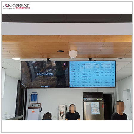 飲料店二拚電視牆